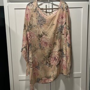 Gently used beautiful sheer tunic size 1X. Wear with undershirt.